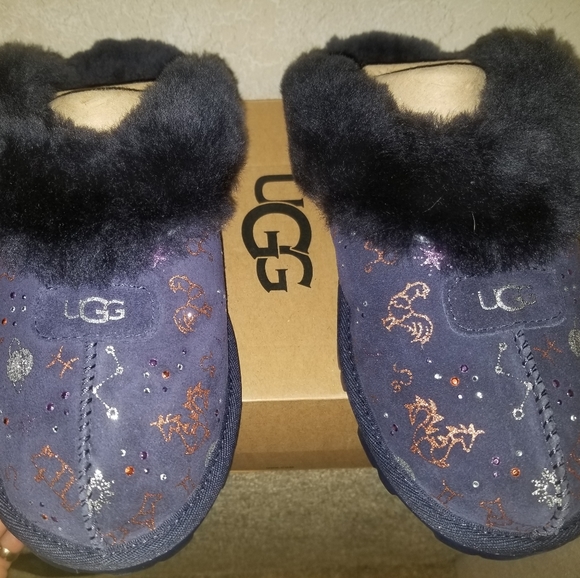 Ugg slippers sz 6 - Picture 2 of 2